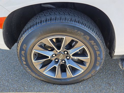 Used 2023 Chevrolet Suburban Z71 w/ Luxury Package image 33