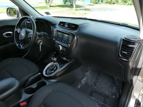 Used 2019 Kia Soul + FWD image 28