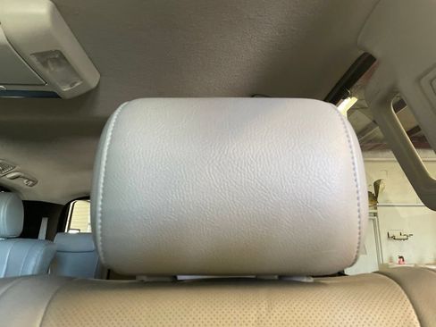 Used 2010 Toyota Sequoia Platinum AWD/4WD image 13