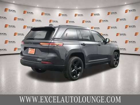 Used 2022 Jeep Grand Cherokee Altitude AWD/4WD image 5