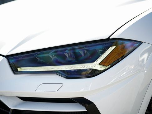 Used 2021 Lamborghini Urus image 3