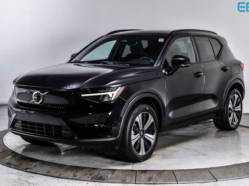 Used 2023 Volvo XC40 Recharge Plus image 2