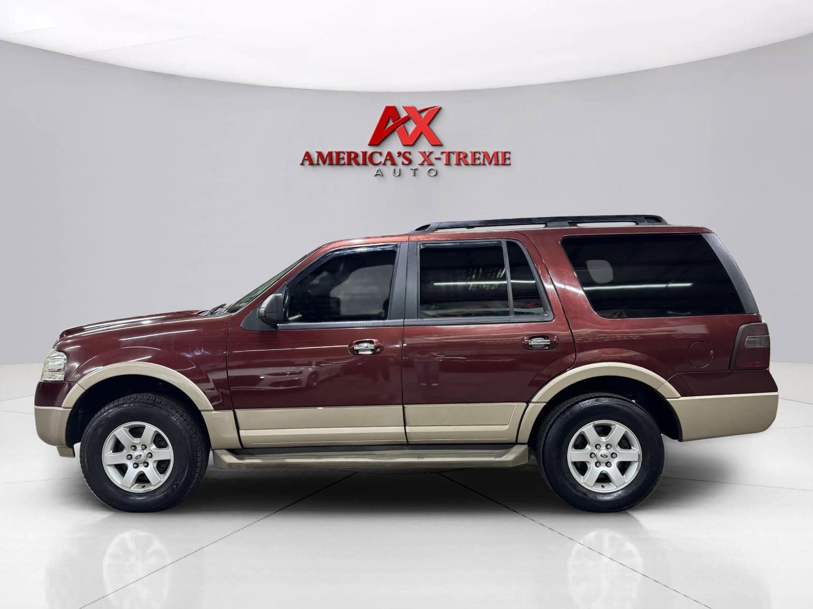 Used 2012 Ford Expedition XLT RWD image 2