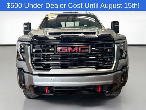 Used 2024 GMC Sierra 2500 AT4 w/ Technology Package AWD/4WD image 2