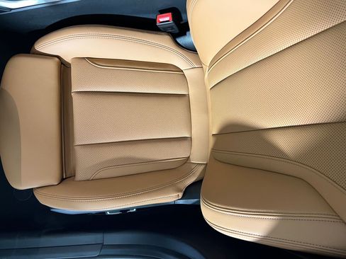 Used 2025 BMW 330i xDrive Sedan w/ Convenience Package image 25