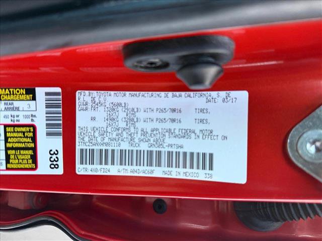 Used 2017 Toyota Tacoma TRD Off-Road w/ Premium & Technology Package AWD/4WD image 26