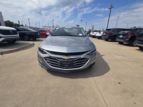 Used 2024 Chevrolet Malibu LT image 3