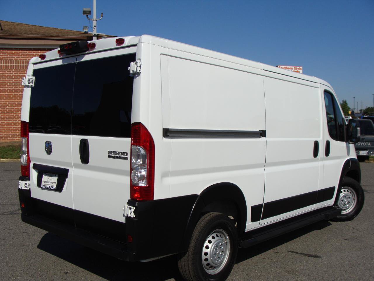 Used 2025 RAM ProMaster 2500 w/ U-Haul Equipment Group FWD image 6