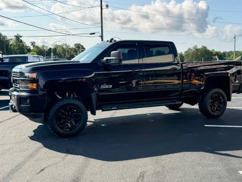 Used 2018 Chevrolet Silverado 2500 LT w/ Midnight Edition AWD/4WD image 7