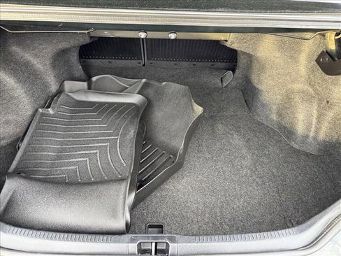 Used 2016 Toyota Camry SE image 6