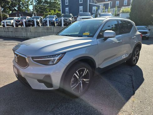 Used 2023 Volvo XC40 B5 Core w/ Climate Package AWD/4WD image 6