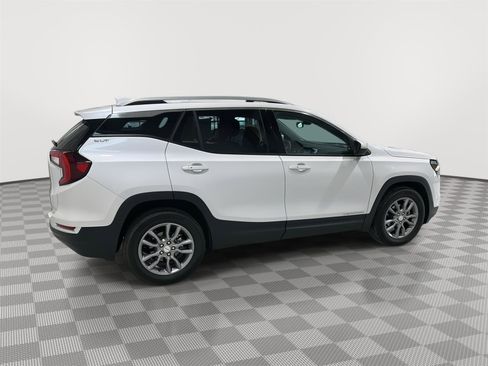 Used 2024 GMC Terrain SLT w/ Tech Package image 6