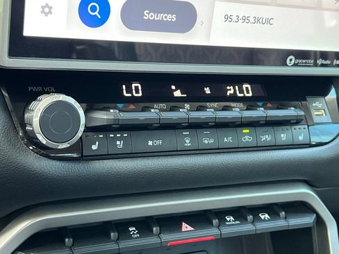 Used 2023 Toyota Tundra Limited w/ Power Package AWD/4WD image 21