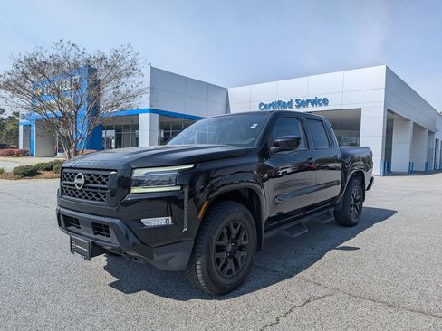 Used 2023 Nissan Frontier SV w/ Midnight Edition Package image 4