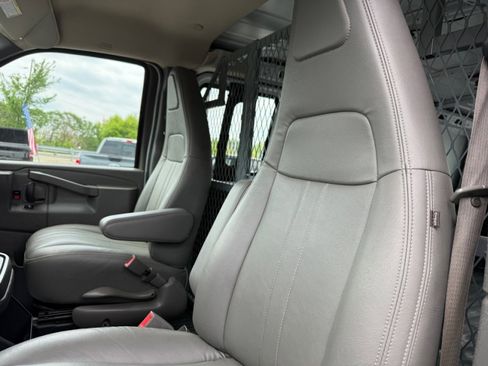 Used 2018 Chevrolet Express 2500 w/ Driver Convenience Package RWD image 28