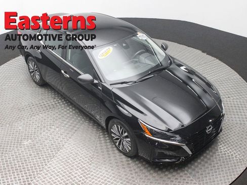 Used 2024 Nissan Altima 2.5 SV image 3