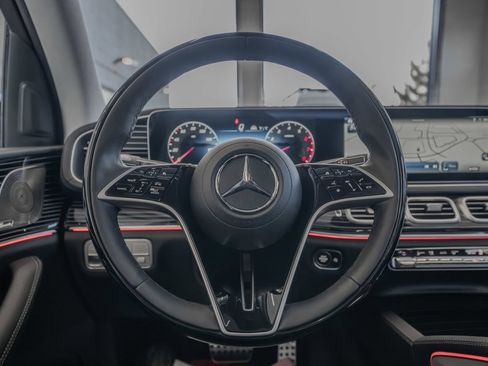 Used 2026 Mercedes-Benz GLS 450 4MATIC image 9