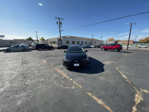 Used 2025 Toyota Corolla LE image 16