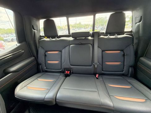 Used 2024 GMC Sierra 1500 AT4 w/ Technology Package AWD/4WD image 14