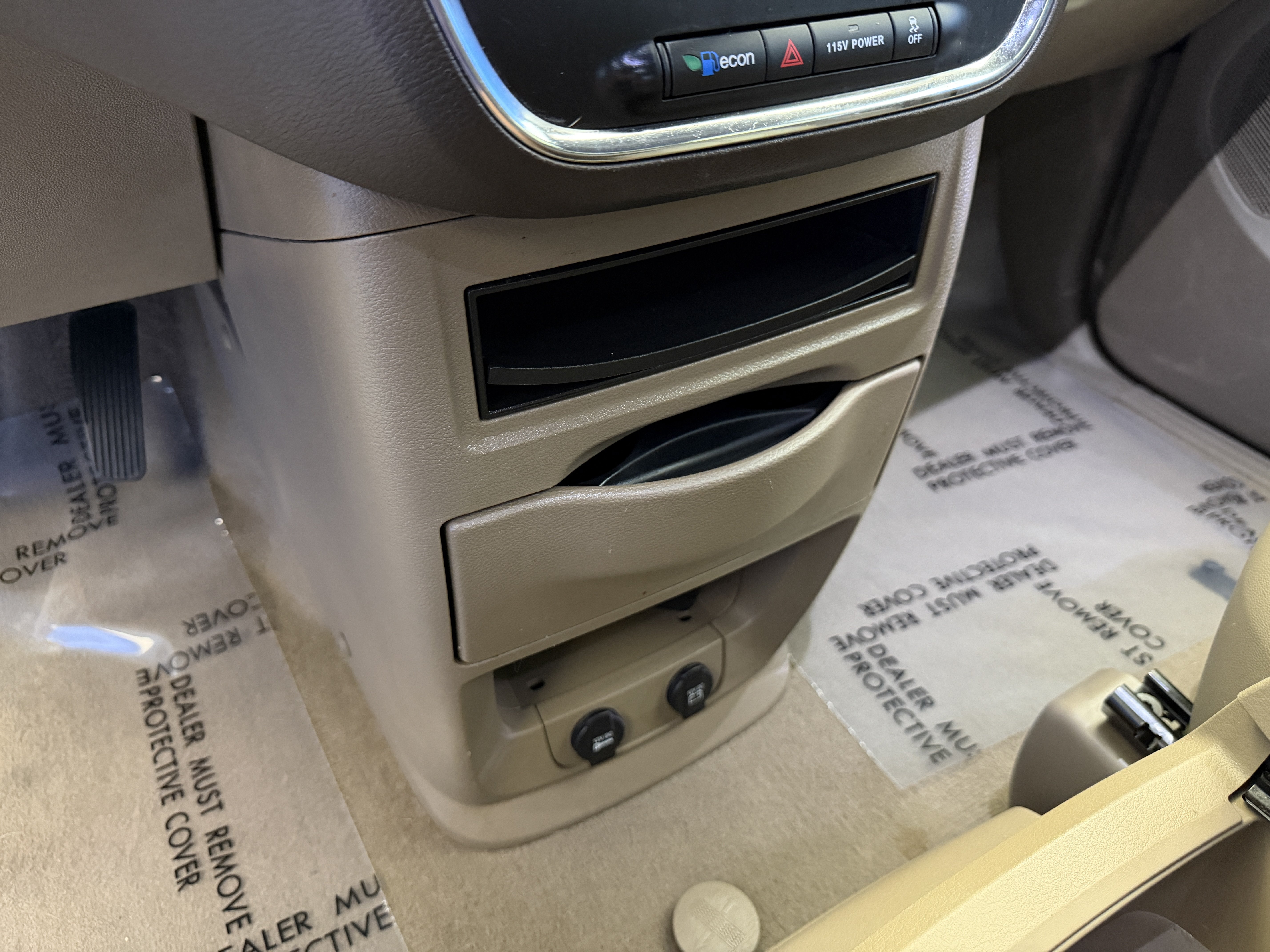 Used 2015 Chrysler Town & Country Touring w/ Driver Convenience Group FWD image 25
