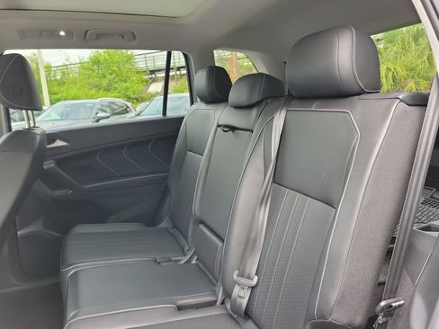 Used 2024 Volkswagen Tiguan SE w/ Panoramic Sunroof Package FWD image 10