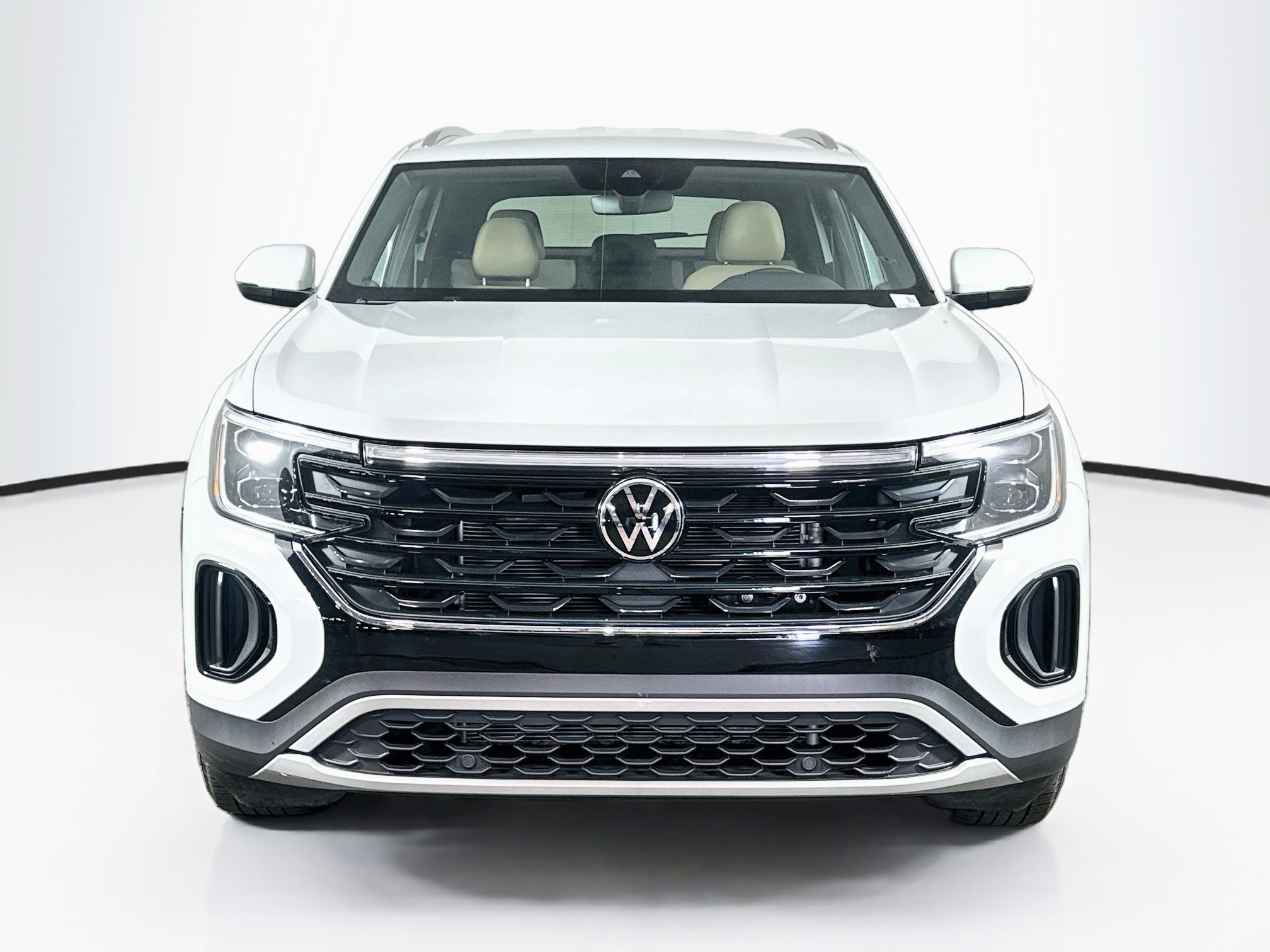 Used 2025 Volkswagen Atlas Cross Sport SE FWD image 2