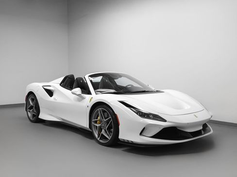 Certified 2022 Ferrari F8 Tributo RWD image 16