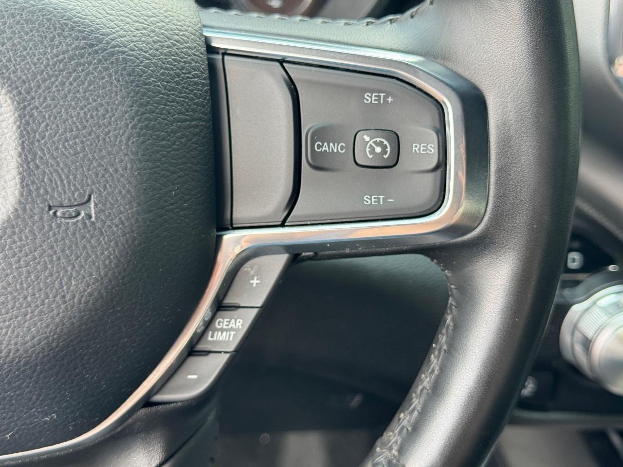 Used 2024 RAM 1500 Laramie RWD image 22