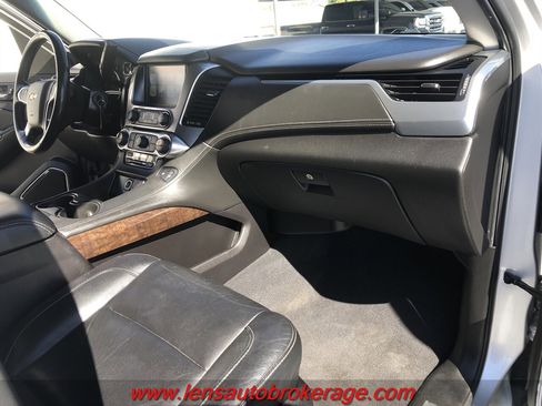 Used 2019 Chevrolet Suburban LT image 24
