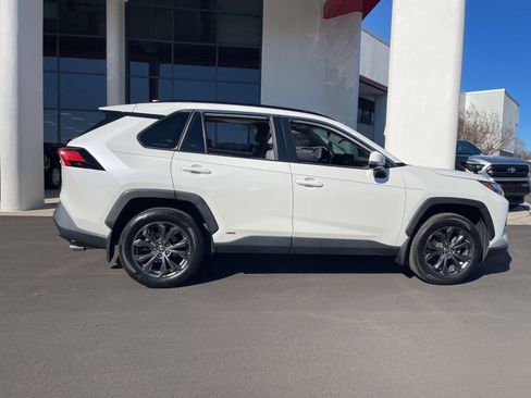 Used 2022 Toyota RAV4 XLE Premium image 10