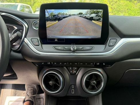 Used 2025 Chevrolet Blazer LT FWD image 6