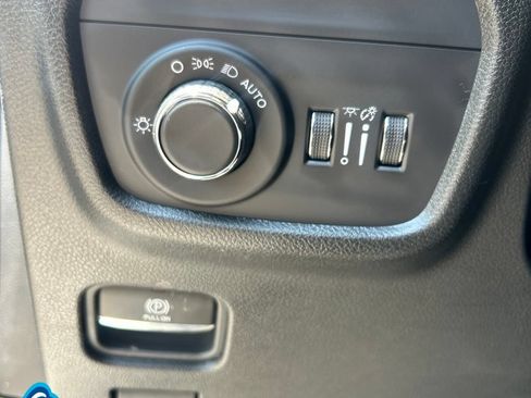 Used 2026 Jeep Grand Cherokee Laredo AWD/4WD image 19