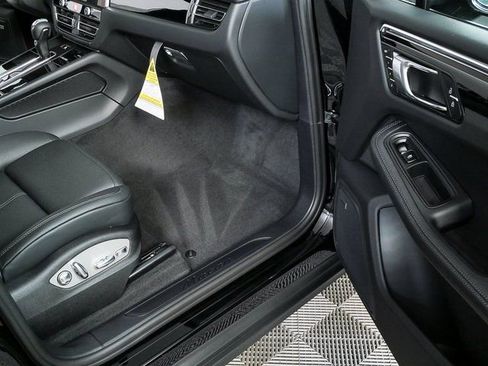 New 2026 Porsche Macan image 25