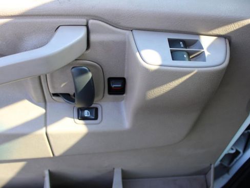 Used 2017 Chevrolet Express 2500 image 10