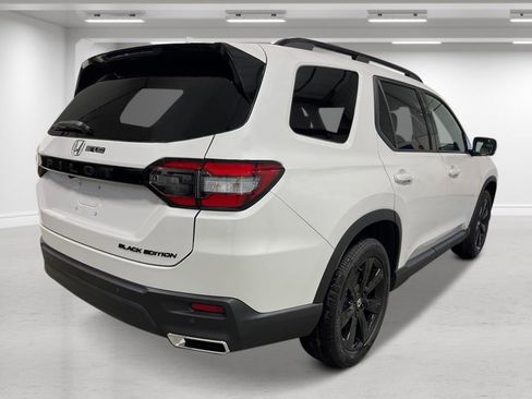 New 2025 Honda Pilot Black Edition image 9