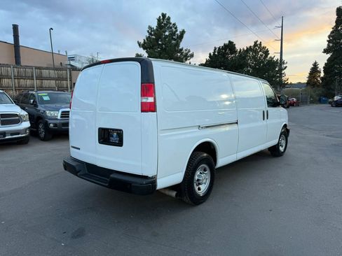 Used 2020 Chevrolet Express 3500 Extended w/ Driver Convenience Package image 7