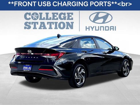 Used 2025 Hyundai Elantra Sport image 10