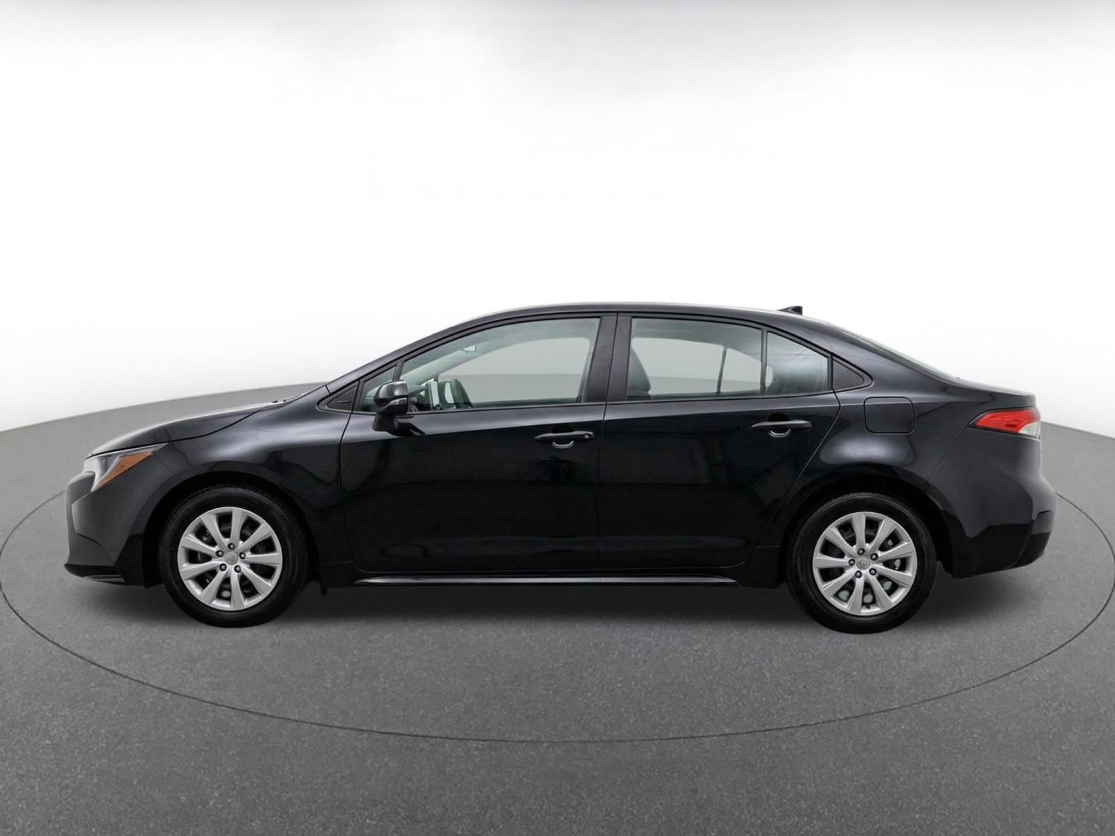 Used 2025 Toyota Corolla LE FWD image 4