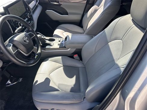 Used 2023 Toyota Highlander Limited image 20