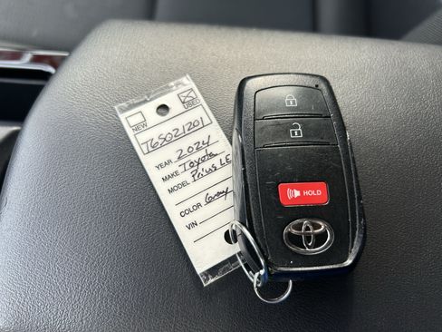 Used 2024 Toyota Prius LE FWD image 31