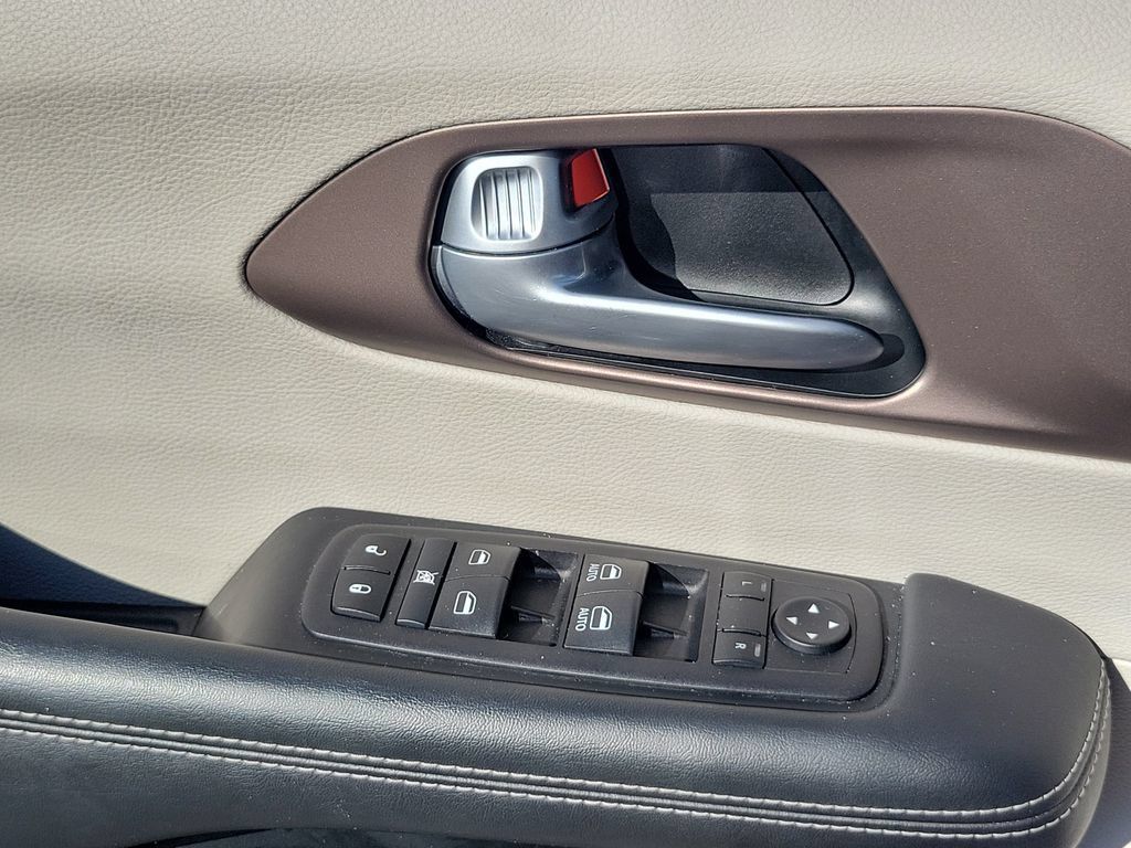 Used 2024 Chrysler Voyager LX FWD image 17
