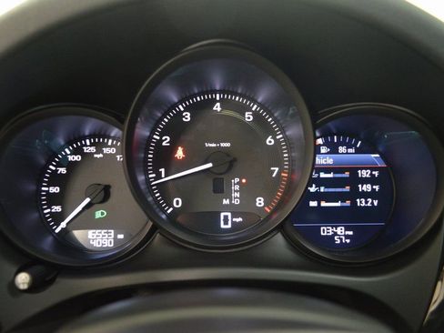 Certified 2022 Porsche Macan image 24