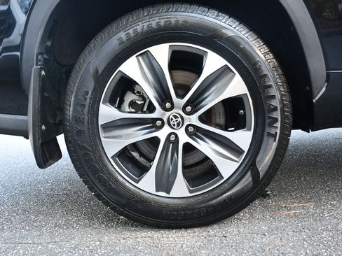 Certified 2022 Toyota Highlander XLE image 23