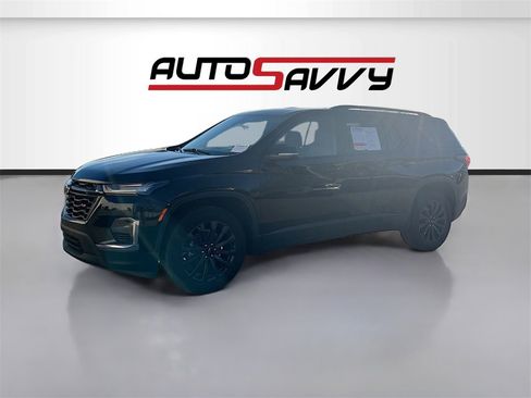 Used 2023 Chevrolet Traverse RS image 3