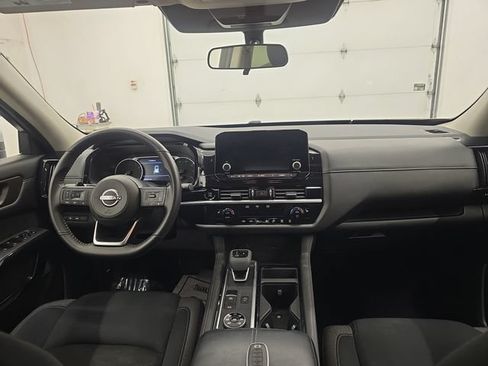 Used 2025 Nissan Pathfinder SV AWD/4WD image 14