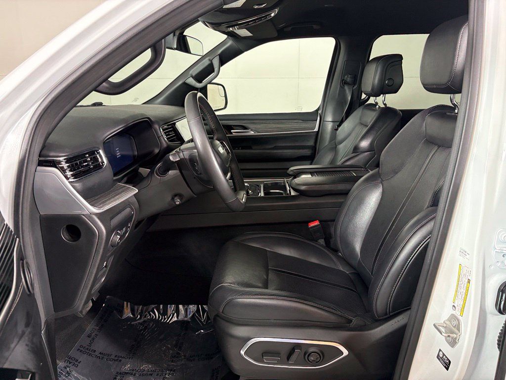 Used 2024 Jeep Wagoneer Series II w/ Flexible Seating Group RWD image 15