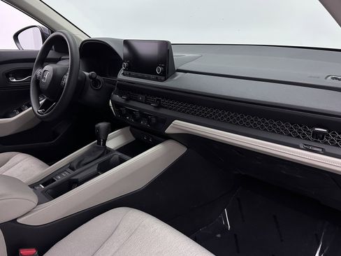 Used 2025 Honda Accord LX image 31