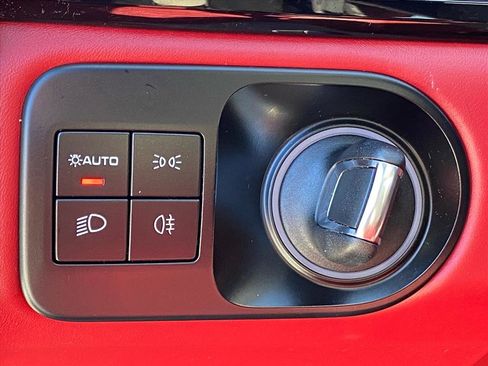 Used 2023 Porsche Cayenne Platinum Edition image 12