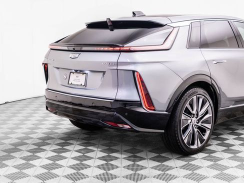 Certified 2025 Cadillac Lyriq Luxury w/ LPO, Floor Liner Package AWD/4WD image 39