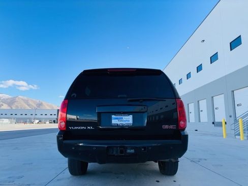 Used 2013 GMC Yukon XL SLT image 4